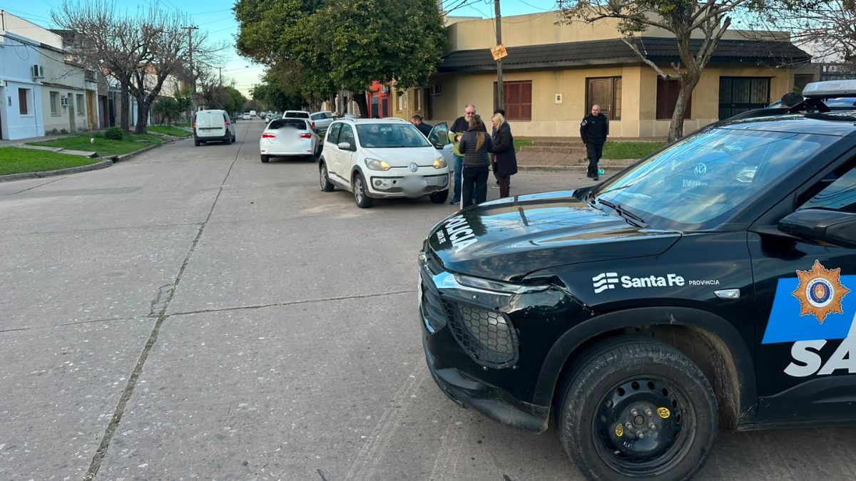 El accidente ocurrió en la esquina de Milenio de Polonia y Saavedra, en el norte de Santa Fe. No hubo heridos.