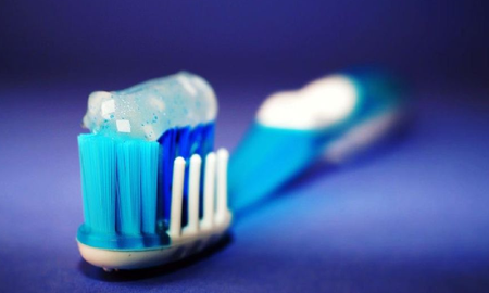 Limpieza con pasta de dientes Limpieza con pasta de dientes