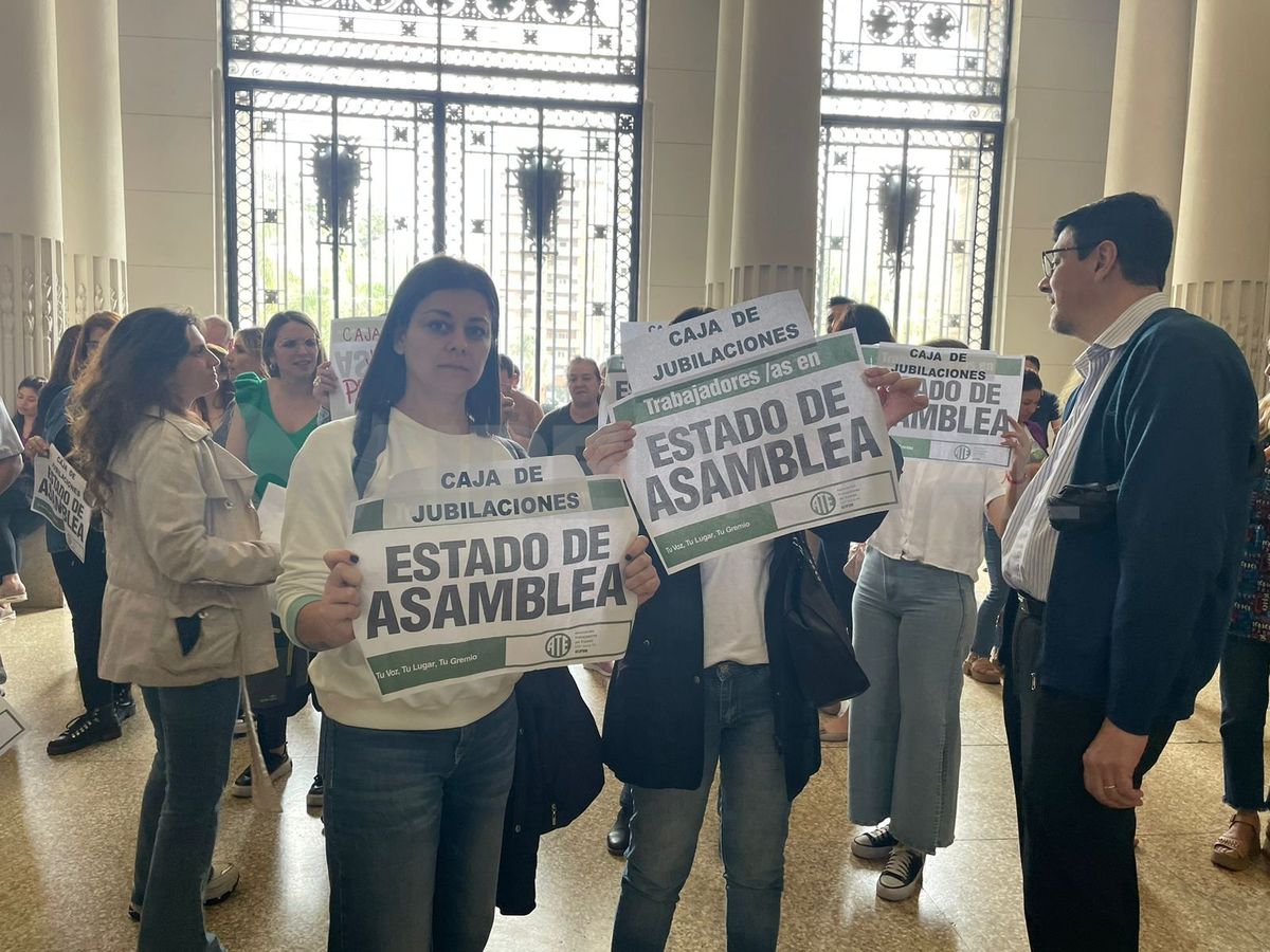 La Asociación Trabajadores del Estado -ATE- se manifestó este miércoles en el hall de la Casa de Gobierno. La Asociación Trabajadores del Estado -ATE- se manifestó este miércoles en el hall de la Casa de Gobierno.