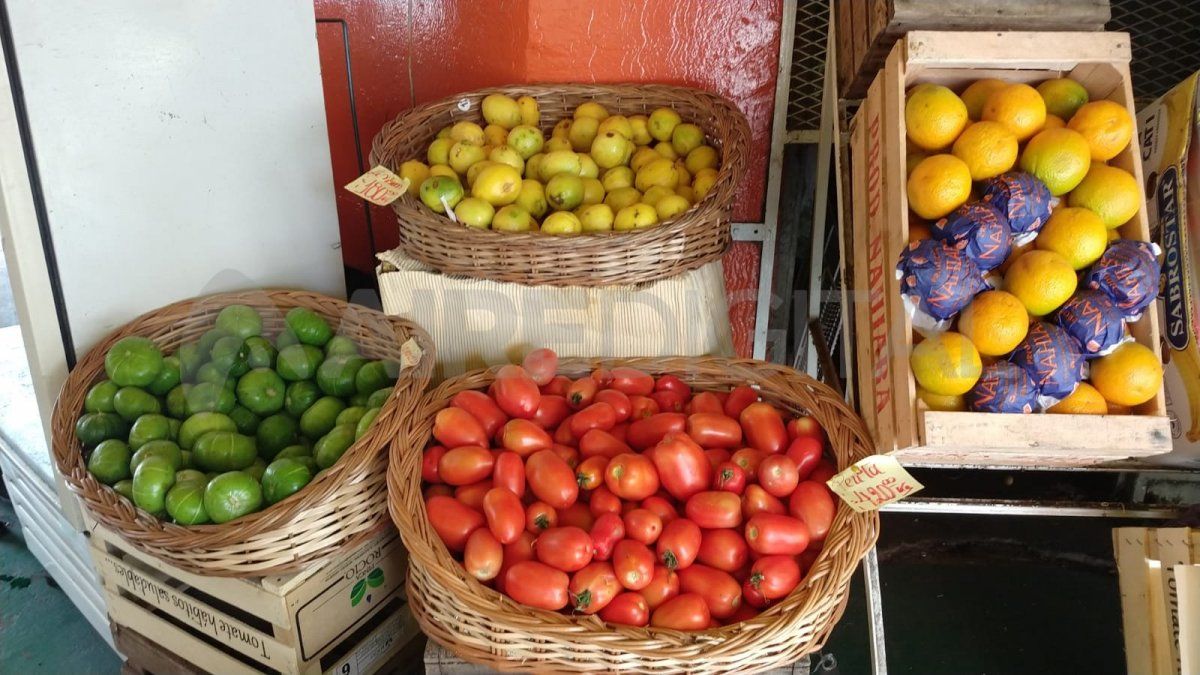 El precio del tomate de primera calidad supera los $420 por kilo.