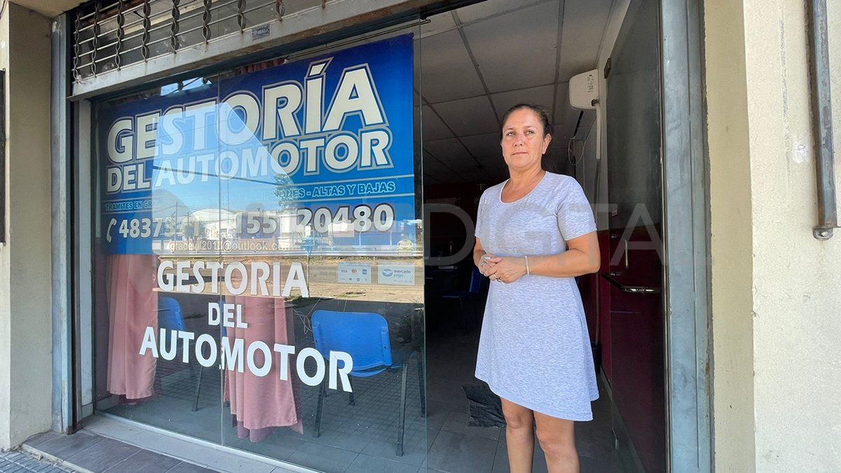 El malviviente entró al local con un casco