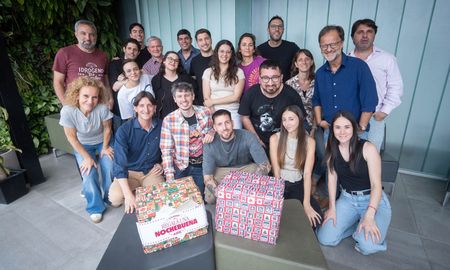 El equipo de redacción donó sus primeras tres cajas a la campaña que impulsan Grupo AIRE y el Movimiento Los Sin Techo. El equipo de redacción donó sus primeras tres cajas a la campaña que impulsan Grupo AIRE y el Movimiento Los Sin Techo.
