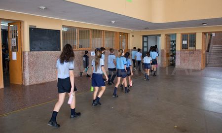 Este martes, la jueza Civil y Comercial de 1ª nominación Viviana Edit Marín dio lugar de manera express a un recurso de amparo presentado por el ex intendente de la ciudad de Santa Fe, Mario Barletta. Este martes, la jueza Civil y Comercial de 1ª nominación Viviana Edit Marín dio lugar de manera express a un recurso de amparo presentado por el ex intendente de la ciudad de Santa Fe, Mario Barletta.