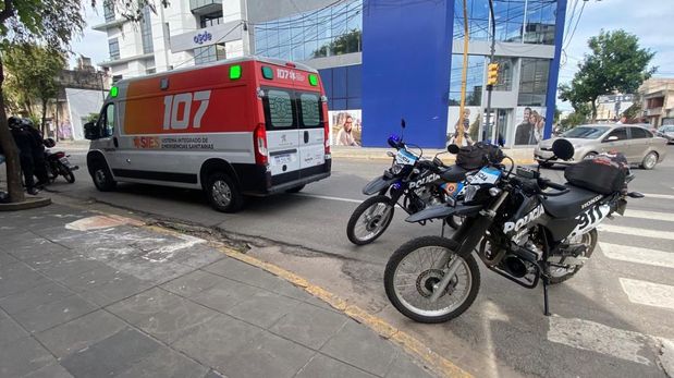 Un siniestro vial entre una moto marca Honda Titán y un automóvil Volkswagen Suran ocurrió este viernes en Santa Fe.