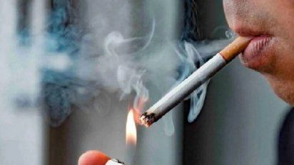 Prohibieron el cigarrillo en Mendoza: no se podrá fumar en plazas, parques y cerca de las escuelas