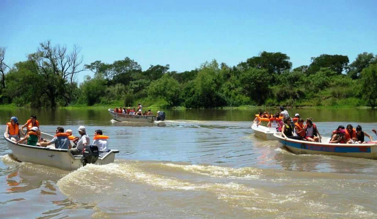 Cayastá se encuentra a orillas del Río San Javier, el cual posibilidad la realización de miles actividades náuticas. Cayastá se encuentra a orillas del Río San Javier, el cual posibilidad la realización de miles actividades náuticas.