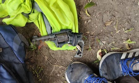 El arma encontrada por el personal que participó del procedimiento. El arma encontrada por el personal que participó del procedimiento.