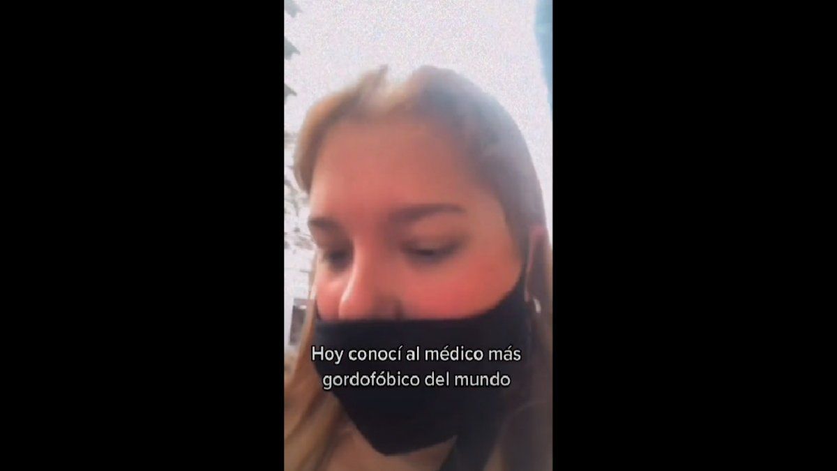 Una modelo plus size rosarina fue al ginecólogo por dolor de ovarios: le dijo que estaba gorda y la mandó al nutricionista