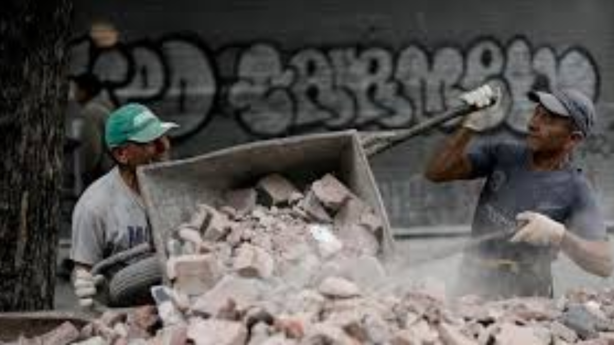 Más de 4 de cada 10 trabajadores en Argentina están en la informalidad. Más de 4 de cada 10 trabajadores en Argentina están en la informalidad.