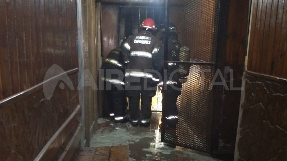 Bomberos llegaron al lugar y sofocaron el foco ígneo originado en un sector de la unidad.&nbsp;