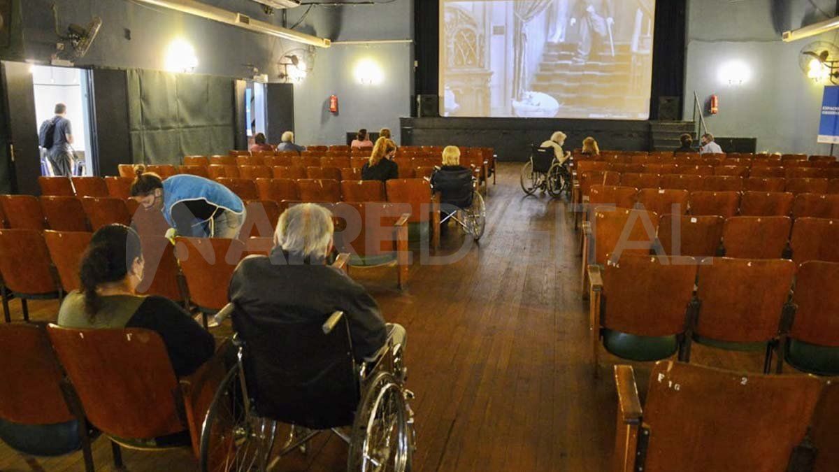 En el cine se proyectaron cortometrajes de Charles Chaplin.&nbsp;