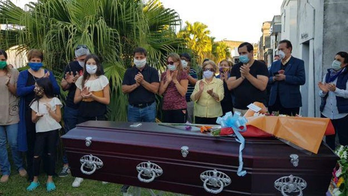 El sepelio de Tato Ocampo concentr&oacute; mucha m&aacute;s&nbsp;gente de la permitida