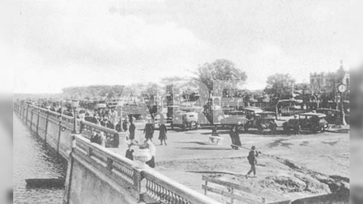 1926 –  Paseo Parque Oroño. Como se ve, uno de los lugares de encuentro preferido por los santafesinos.  Gentileza de paraconocernos.com.ar - Luis Mino