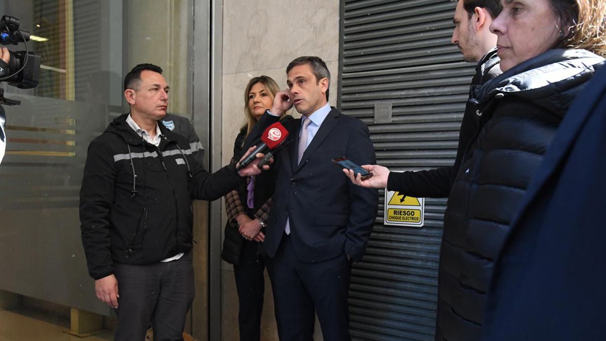 La investigación surge de un cruce sistémico efectuado por la Aduana comparando los giros de divisas cursados con los bancos con las importaciones que nunca efectuaron los falsos importadores. La investigación surge de un cruce sistémico efectuado por la Aduana comparando los giros de divisas cursados con los bancos con las importaciones que nunca efectuaron los falsos importadores.