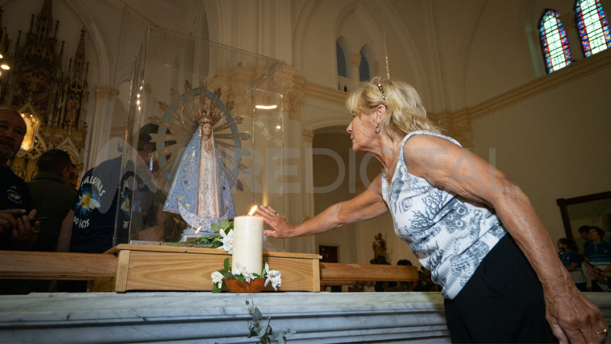 La devoción de los fieles no se hizo esperar. la Virgen de Luján fue recibidad por una multitud que se acercó a la Basílica de Guadalupe.