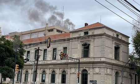 Urgente: se incendia el edificio de la UNL Urgente: se incendia el edificio de la UNL