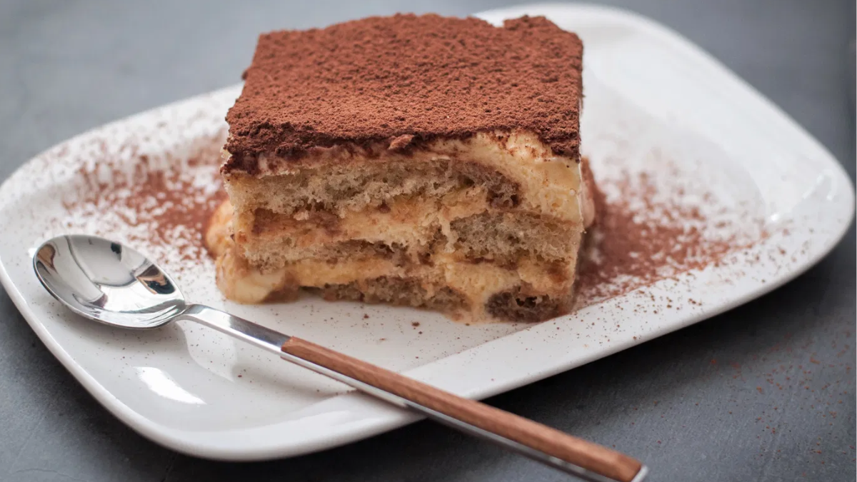 El clásico tiramisú italiano con receta fácil y deliciosa. El clásico tiramisú italiano con receta fácil y deliciosa.