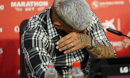 El jugador se despidió claramente emocionado a través de una conferencia de prensa del club andaluz. Seguirá su carrera en Arabia Saudita. (Foto: Prensa Sevilla FC) El jugador se despidió claramente emocionado a través de una conferencia de prensa del club andaluz. Seguirá su carrera en Arabia Saudita. (Foto: Prensa Sevilla FC)