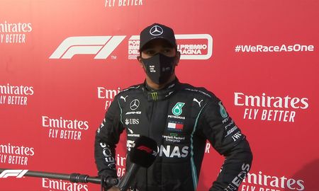 Lewis Hamilton ganó el GP de la Emilia Romagna y llegó a las 93 victorias en la Fórmula 1. Lewis Hamilton ganó el GP de la Emilia Romagna y llegó a las 93 victorias en la Fórmula 1.