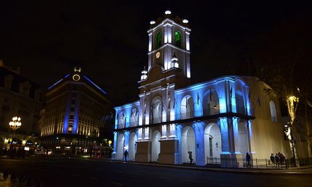 El Cabildo será uno de los edificios que se iluminarán con los colores argentinos en homenaje a Diego Armando Maradona. El Cabildo será uno de los edificios que se iluminarán con los colores argentinos en homenaje a Diego Armando Maradona.