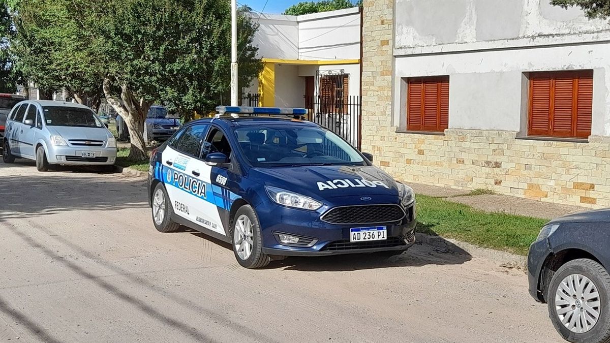 La investigación se encuentra a cargo de la Policía Federal Argentina que además de las detención secuestró elementos relevantes para la pesquisa.