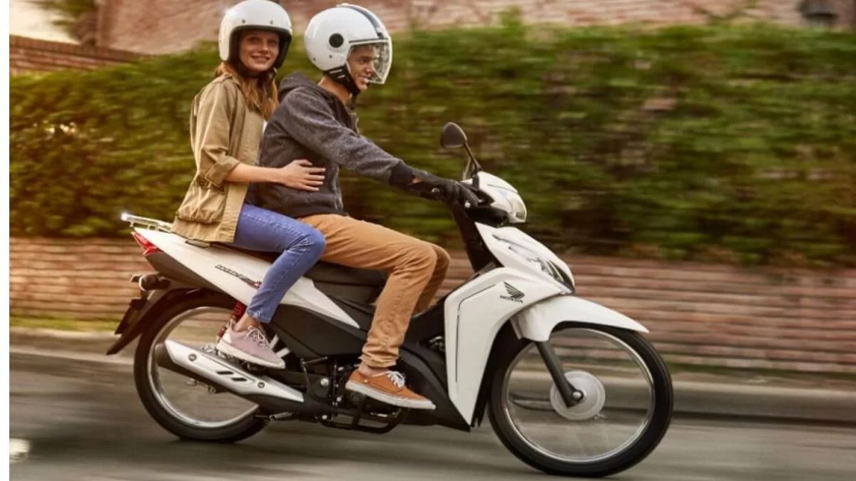 La Honda Wave 110S se destaca como una moto de baja cilindrada.