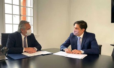 El presidente y el ministro de Educación evaluaron la situación de las clases en todo el país y analizan reducir la presencialidad. El presidente y el ministro de Educación evaluaron la situación de las clases en todo el país y analizan reducir la presencialidad.