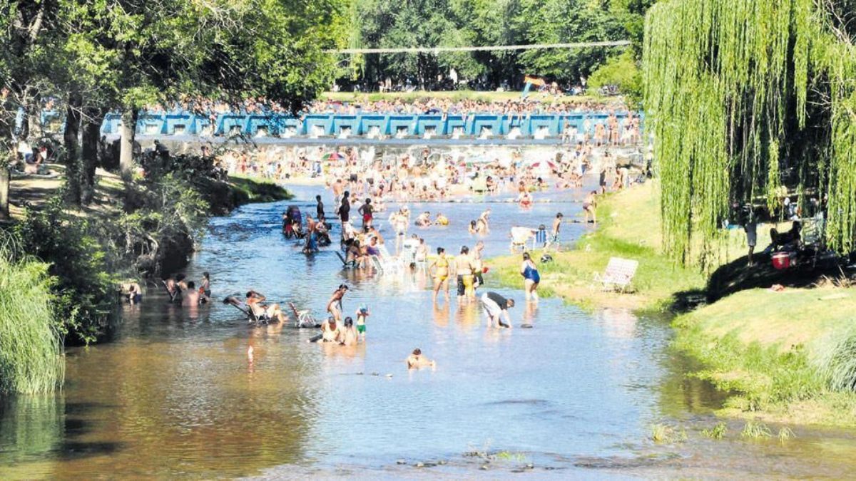 El río La Cruz nace en las altas cumbres, lo que garantiza aguas libres de contaminación y una transparencia que permite ver el fondo de las ollas incluso en sus partes más profundas. El río La Cruz nace en las altas cumbres, lo que garantiza aguas libres de contaminación y una transparencia que permite ver el fondo de las ollas incluso en sus partes más profundas.