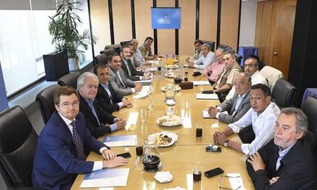 para evitar el paro, la cgt y el gobierno negocian ganancias y pacto antidespidos para evitar el paro, la cgt y el gobierno negocian ganancias y pacto antidespidos