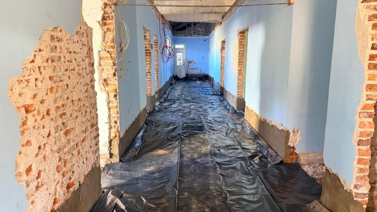 Con una importante inversión en infraestructura sanitaria, el Gobierno de Santa Fe inició las primeras tareas de la obra de ampliación y refacción del Samco “Dr. Carlos Boratti” de Gobernador Crespo, en el departamento San Justo. Con una importante inversión en infraestructura sanitaria, el Gobierno de Santa Fe inició las primeras tareas de la obra de ampliación y refacción del Samco “Dr. Carlos Boratti” de Gobernador Crespo, en el departamento San Justo.