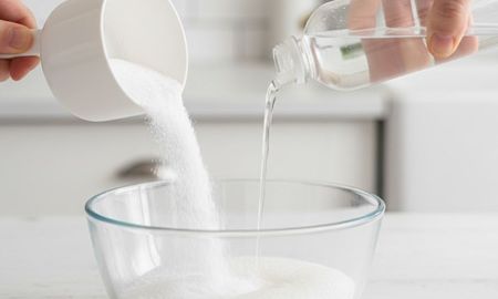 Juntar agua oxigenada con bicarbonato. Juntar agua oxigenada con bicarbonato.