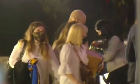Claudia y sus hijas llegando al velatorio de Diego Maradona. Claudia y sus hijas llegando al velatorio de Diego Maradona.