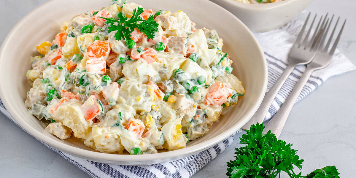 La ensalada de pollo es una excelente alternativa para hacer este verano y sorprender a toda la familia. La ensalada de pollo es una excelente alternativa para hacer este verano y sorprender a toda la familia.