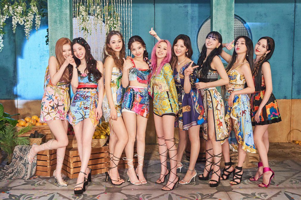 Taste of Love de TWICE debutó en el puesto 6 del ranking