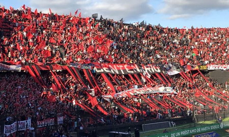 El estadio de Colón será todo rojo y negro. El estadio de Colón será todo rojo y negro.