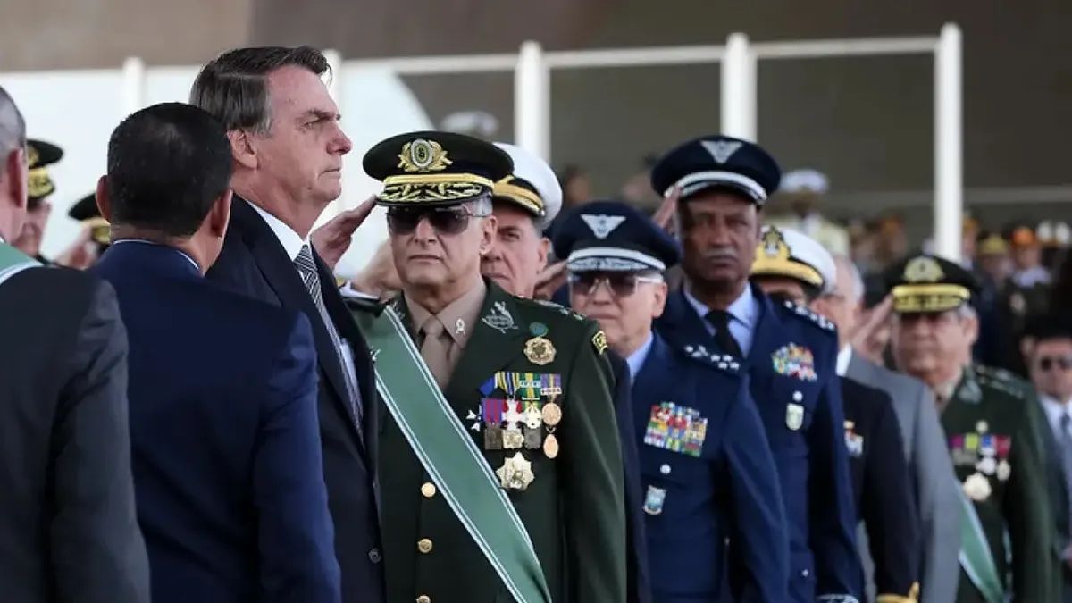 Jair Bolsonaro busca revalidar el cargo en unos comicios en los que es favorito a ganar su rival Luiz Inácio Lula da Silva y en los que ha dicho que podría haber fraude.