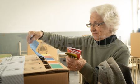 El domingo 2 de febrero vence el plazo para que los partidos políticos oficialicen las alianzas para competir en las elecciones del 13 de abril, donde se deberán elegir convencionales constituyentes y concejales. El domingo 2 de febrero vence el plazo para que los partidos políticos oficialicen las alianzas para competir en las elecciones del 13 de abril, donde se deberán elegir convencionales constituyentes y concejales.
