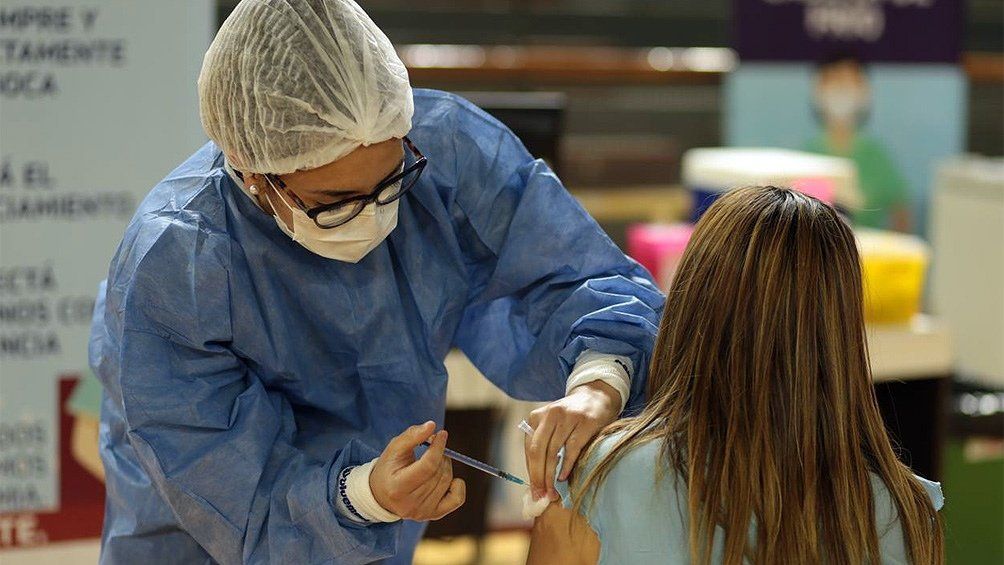 La llegada de mayor cantidad de dosis permitió llegar a aplicar 376.815 vacunas en un día.