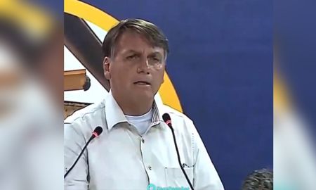 Jair Bolsonaro criticó que el laboratorio Pfizer no se haga responsable de los efectos colaterales de la vacuna contra el coronaviru y dijo que por eso no se la aplicará. Jair Bolsonaro criticó que el laboratorio Pfizer no se haga responsable de los efectos colaterales de la vacuna contra el coronaviru y dijo que por eso no se la aplicará.