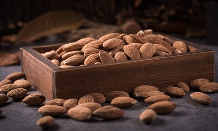 Las producción de almendras se focaliza en el Alto Valle de Río Negro, con 145 hectáreas, y otras 105 hectáreas en Neuquén. Las producción de almendras se focaliza en el Alto Valle de Río Negro, con 145 hectáreas, y otras 105 hectáreas en Neuquén.