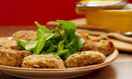 Croquetas de lentejas con ensalada. Croquetas de lentejas con ensalada.