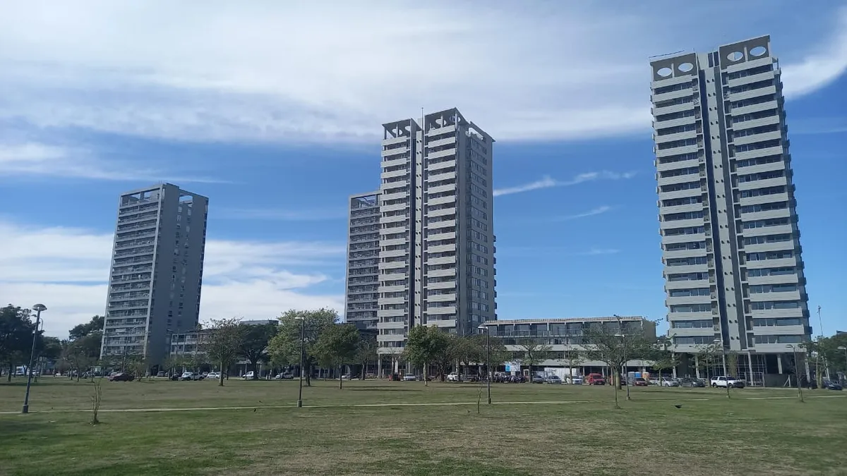 La vivienda está ubicada en el Parque Federal de la ciudad de Santa Fe.