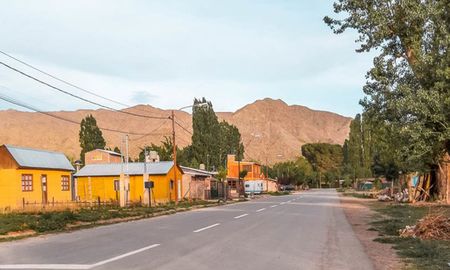 Escapada a un maravilloso pueblo de Mendoza, perfecto para descubrir paisajes únicos. Escapada a un maravilloso pueblo de Mendoza, perfecto para descubrir paisajes únicos.