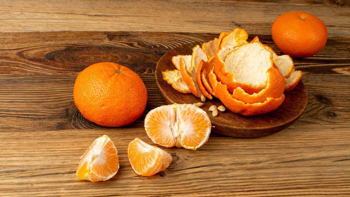 Las cáscaras de mandarina repelen insectos y mejoran el aroma del hogar.