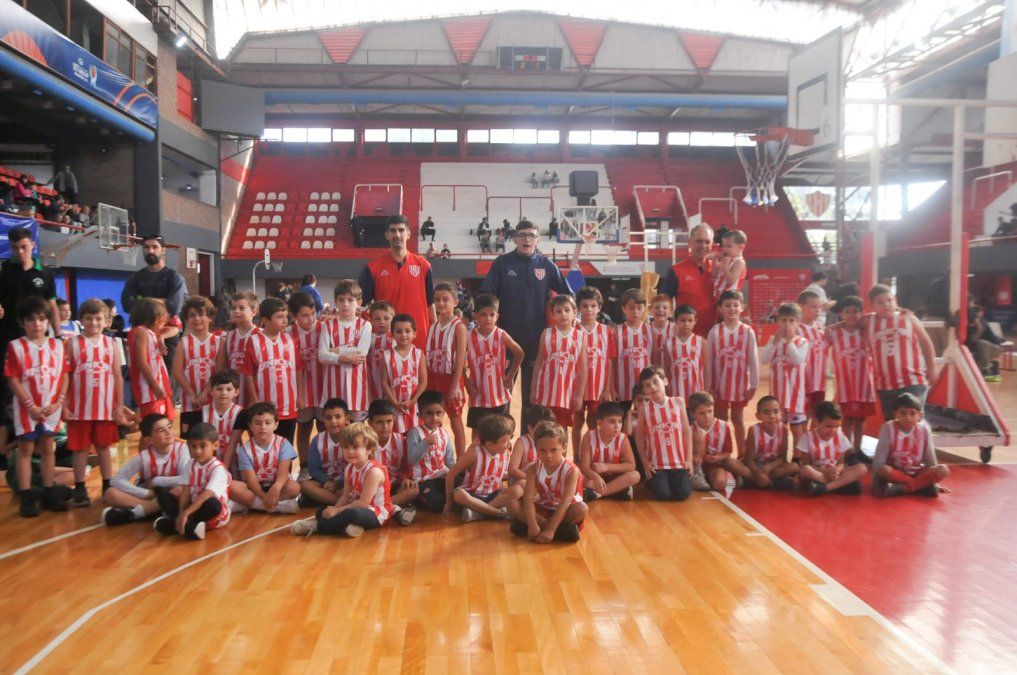 Las jóvenes promesas en el básquet del Club Atlético Unión en el Encuentro de Escuelitas Alemán Von der Thusen.
