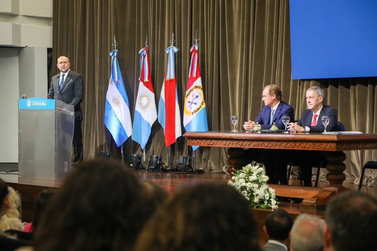 El gobernador de Santa Fe, Omar Perotti, durante su discurso en la reunión institucional de la Región Centro.
