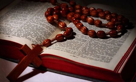 el vaticano modifica el catecismo y declara ?inadmisible? la pena de muerte