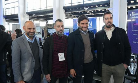 “Hoy juntamos los motores del desarrollo de la provincia de Santa Fe: intendentes y presidentes comunales, empresas privadas y públicas, y las que vienen a buscar soluciones tecnológicas, con los proveedores tecnológicos para ofrecer los mejores servicios y bienes”, afirmó el ministro de Desarrollo Productivo, Gustavo Puccini. “Hoy juntamos los motores del desarrollo de la provincia de Santa Fe: intendentes y presidentes comunales, empresas privadas y públicas, y las que vienen a buscar soluciones tecnológicas, con los proveedores tecnológicos para ofrecer los mejores servicios y bienes”, afirmó el ministro de Desarrollo Productivo, Gustavo Puccini.