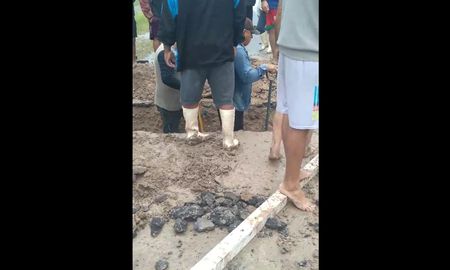 Se trata de habitantes del barrio Nuevo, quienes debido a que aún tienen agua en sus viviendas, resolvieron cortar y romper el pavimento de la ruta. Se trata de habitantes del barrio Nuevo, quienes debido a que aún tienen agua en sus viviendas, resolvieron cortar y romper el pavimento de la ruta.