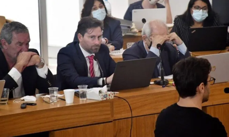 Antes de escuchar el veredicto, el médico dijo que es inocente y agradeció a quienes lo apoyaron. Antes de escuchar el veredicto, el médico dijo que es inocente y agradeció a quienes lo apoyaron.